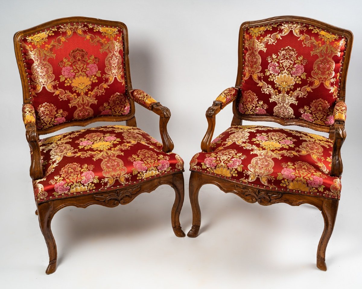 Paire De Larges Fauteuils En Noyer Mouluré Et Sculpté D’époque Régence Vers 1720-photo-6