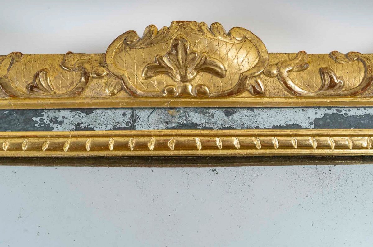 A French Regence Period Giltwood Openwork Pediment Mirror Circa 1720-photo-3