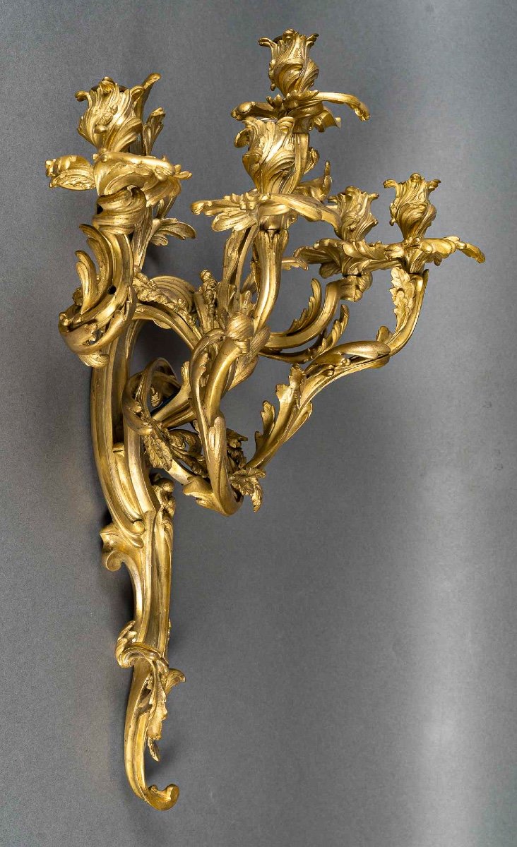 Importante Paire d'Appliques à Cinq Lumières De Style Louis XV En Bronze Ciselé Et Doré-photo-3