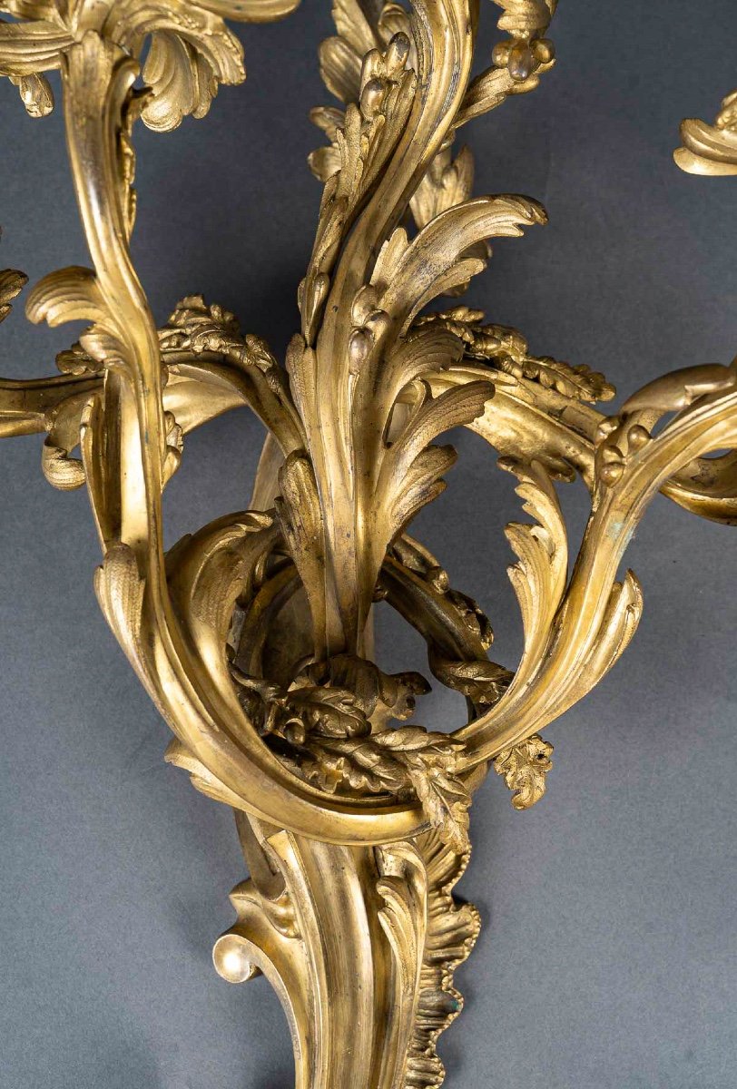 Importante Paire d'Appliques à Cinq Lumières De Style Louis XV En Bronze Ciselé Et Doré-photo-1