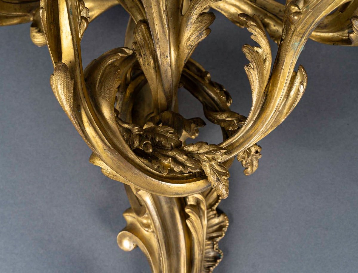 Importante Paire d'Appliques à Cinq Lumières De Style Louis XV En Bronze Ciselé Et Doré-photo-2