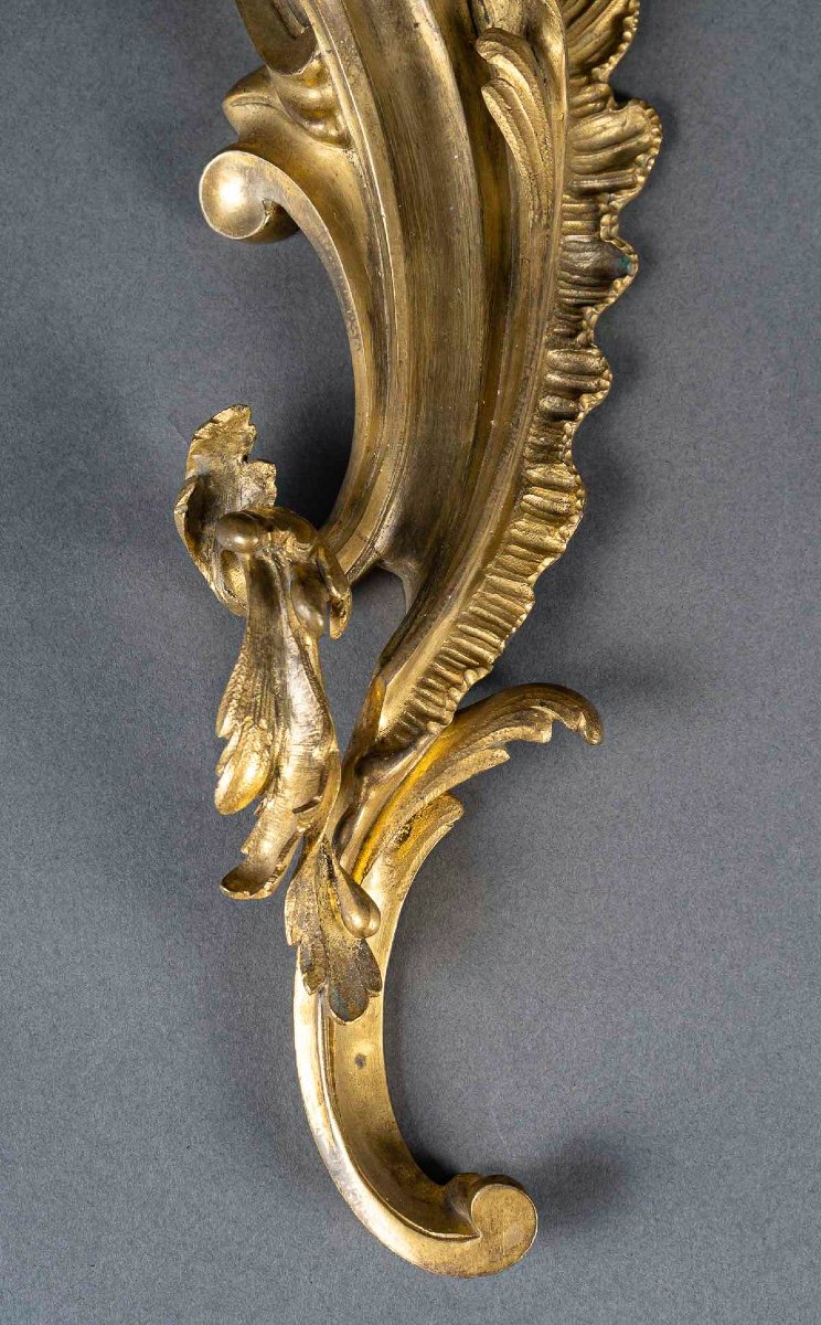 Importante Paire d'Appliques à Cinq Lumières De Style Louis XV En Bronze Ciselé Et Doré-photo-3