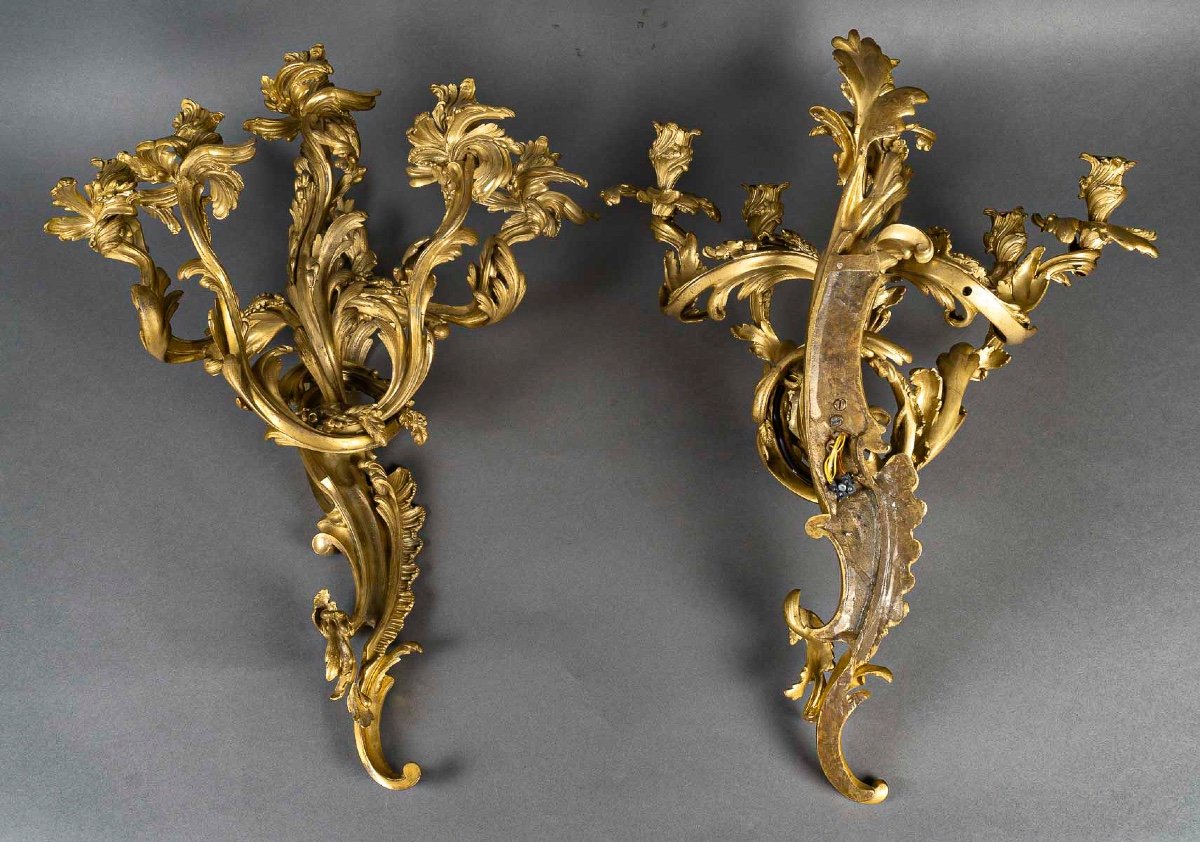 Importante Paire d'Appliques à Cinq Lumières De Style Louis XV En Bronze Ciselé Et Doré-photo-4