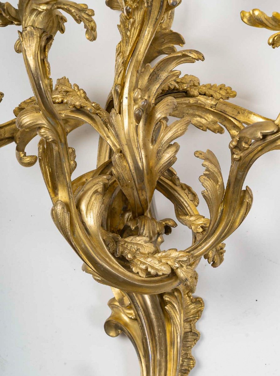 Importante Paire d'Appliques à Cinq Lumières De Style Louis XV En Bronze Ciselé Et Doré-photo-2