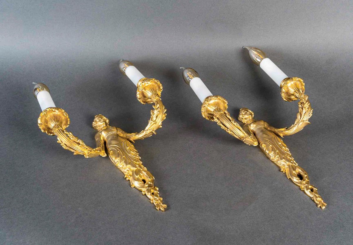 Paire D’appliques De Style Louis XVI Aux Termes De Femmes En Bronze Ciselé Et Doré Vers 1850