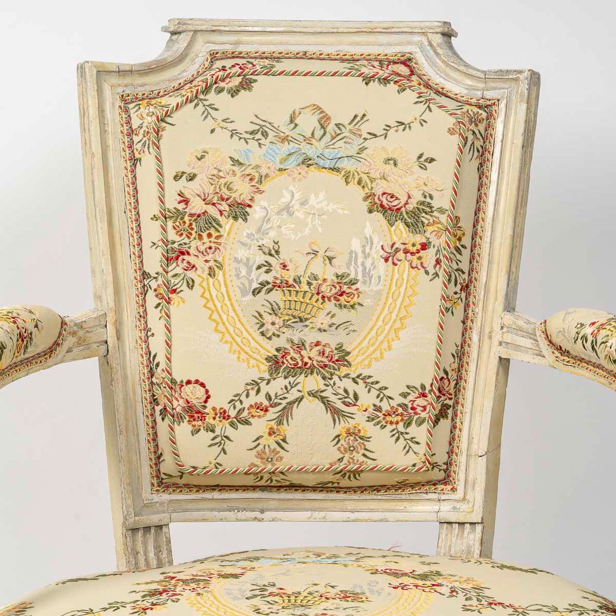 Série De Quatre Fauteuils En Hêtre Laqué D’époque Louis XVI Vers 1780-1790-photo-3