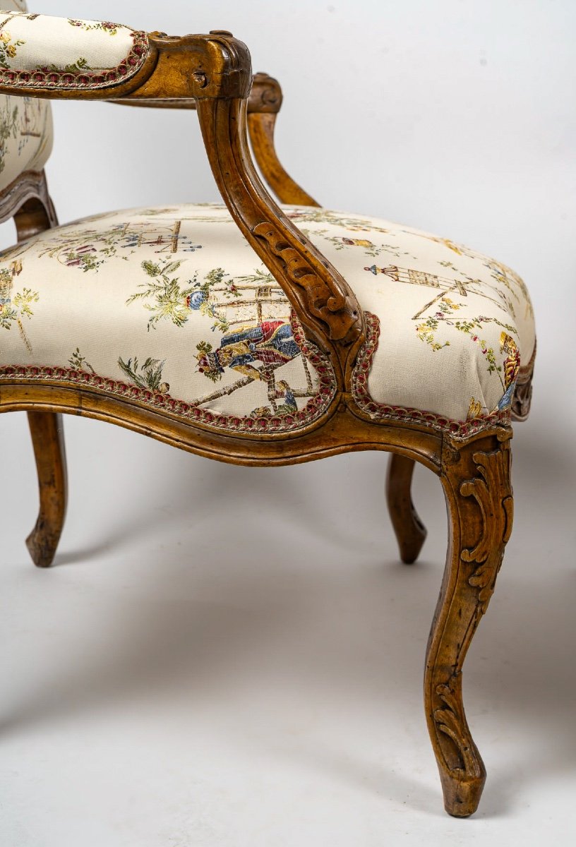 Attribué à Louis Poussiée Paire De Larges Fauteuils En Noyer D’epoque Louis XV Vers 1740-1745-photo-1