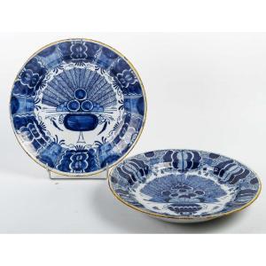 Delft Circa 1750 - Meeting Of Two Signed Earthenware Dishes With Peacock Feathers Decoration 