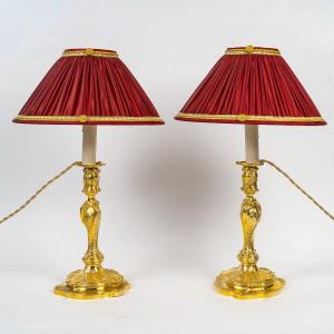 Paire De Flambeaux Rocaille Montée En Lampes En Bronze Ciselé Et Doré Dans Le Style Louis XV