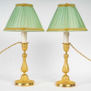 Paire De Bougeoirs De Style Louis XVI Montée En Lampes En Bronze Finement Ciselé Vers 1820