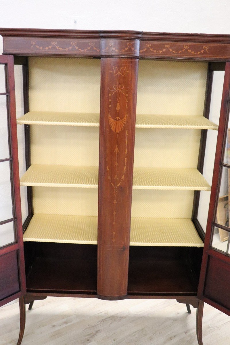 Inlaid Walnut Vitrine-photo-4