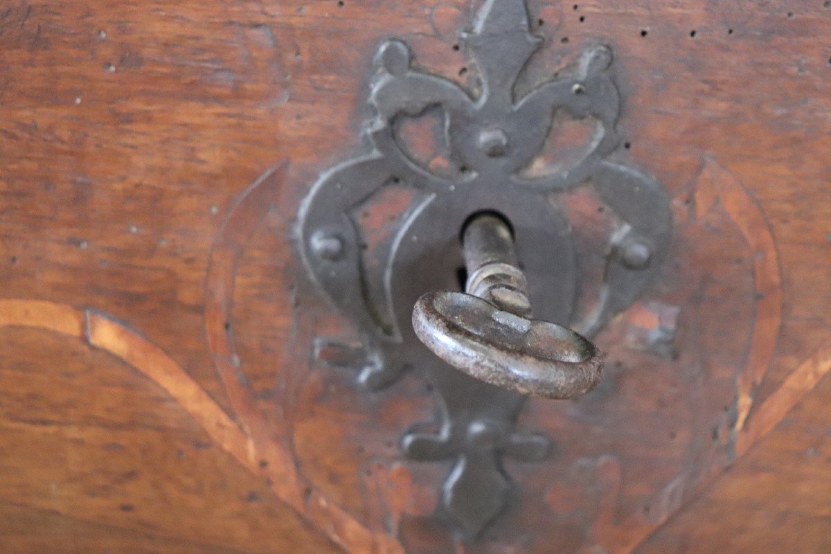 17th Century Blanket Chest In Walnut Wood-photo-2