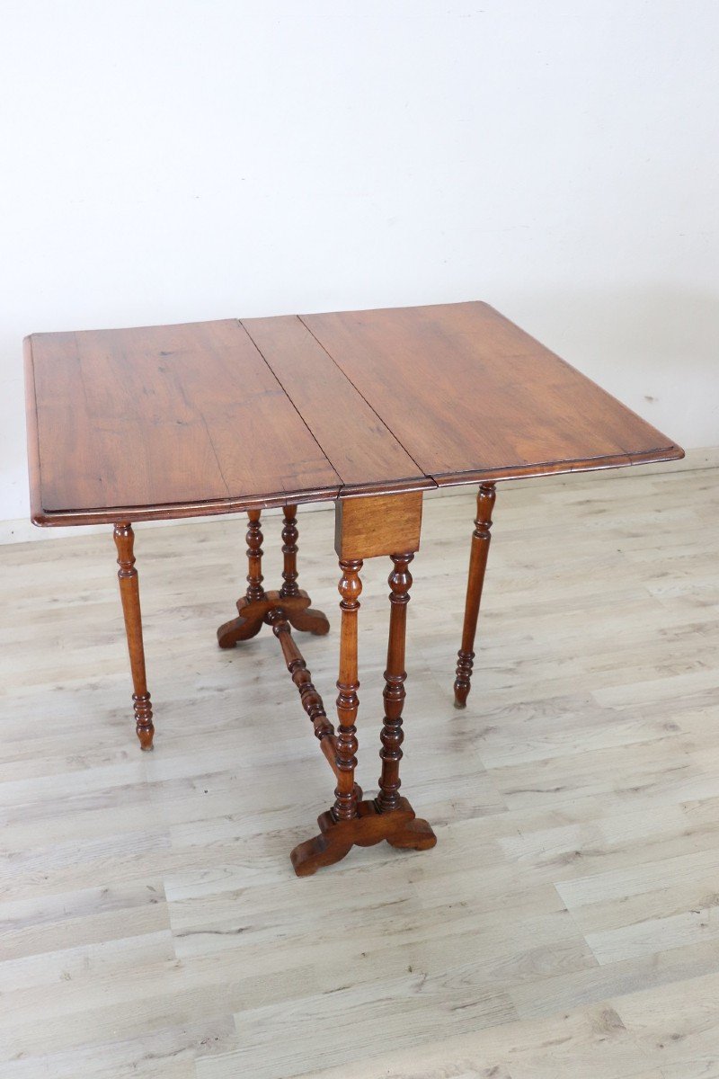 19th Century Walnut Tilt-top Table-photo-2