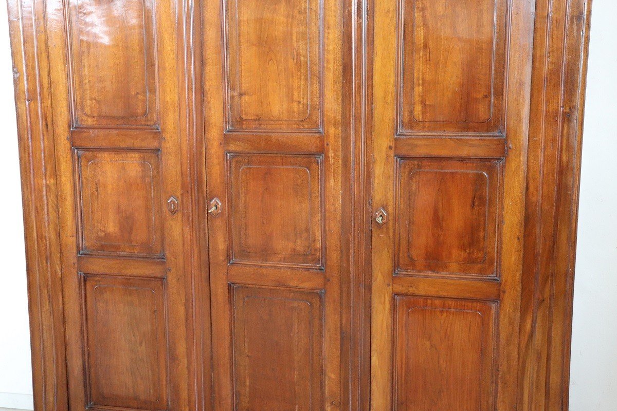 Large Antique Wardrobe In Walnut-photo-3