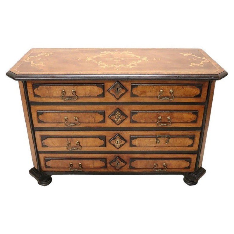 Antique Chest Of Drawers In Inlaid Walnut, 17th Century