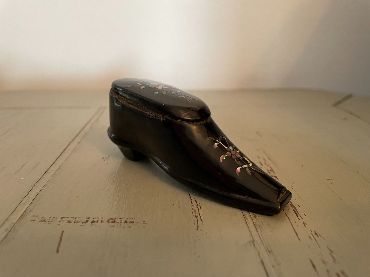 Old Snuff Box In Blackened Lacquered Wood Shoe Late 19th Century Mother-of-pearl Inlay-photo-1