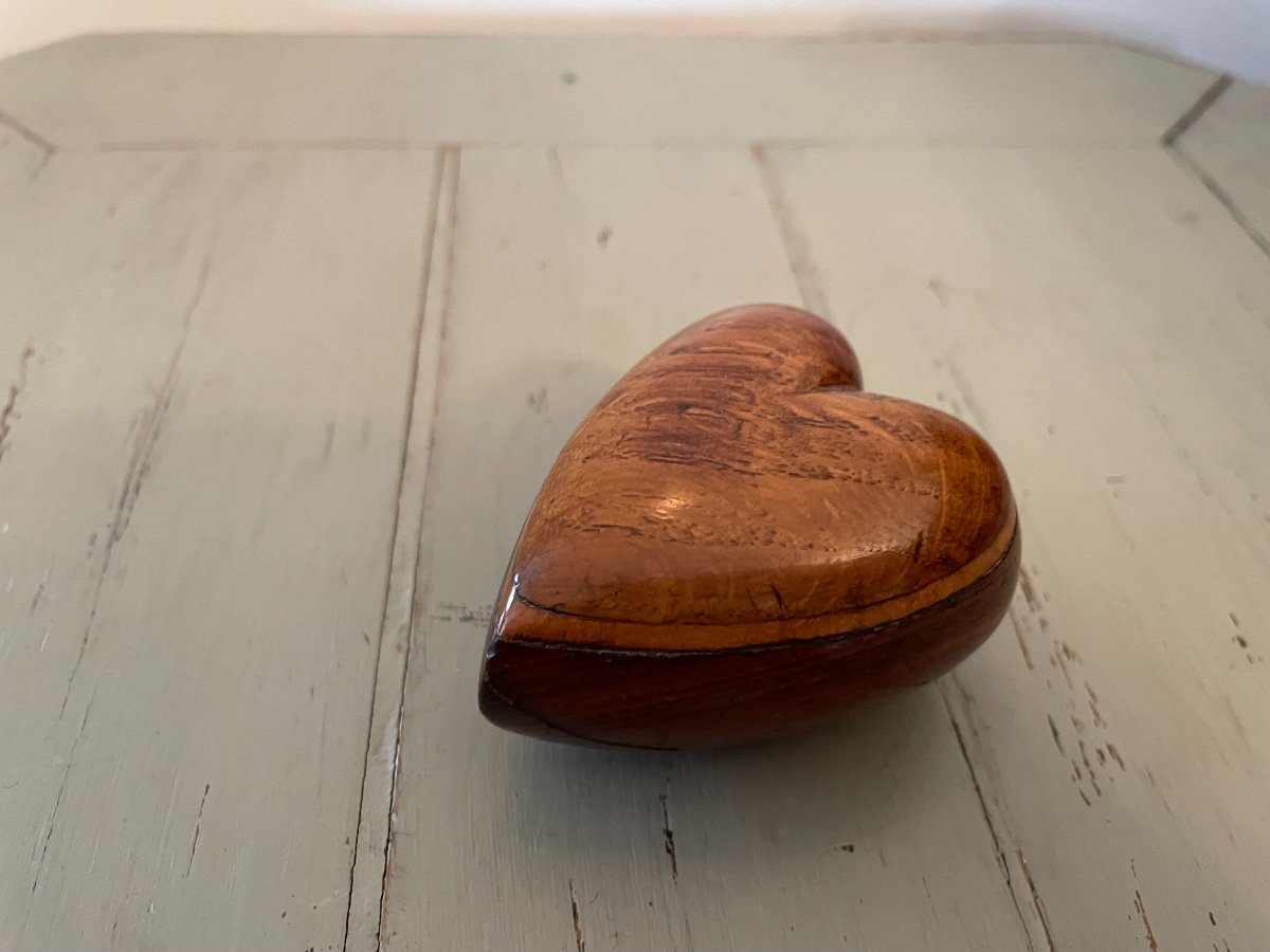 Old Snuff Box In Carved Wood Heart Shape Late 19th Century-photo-4
