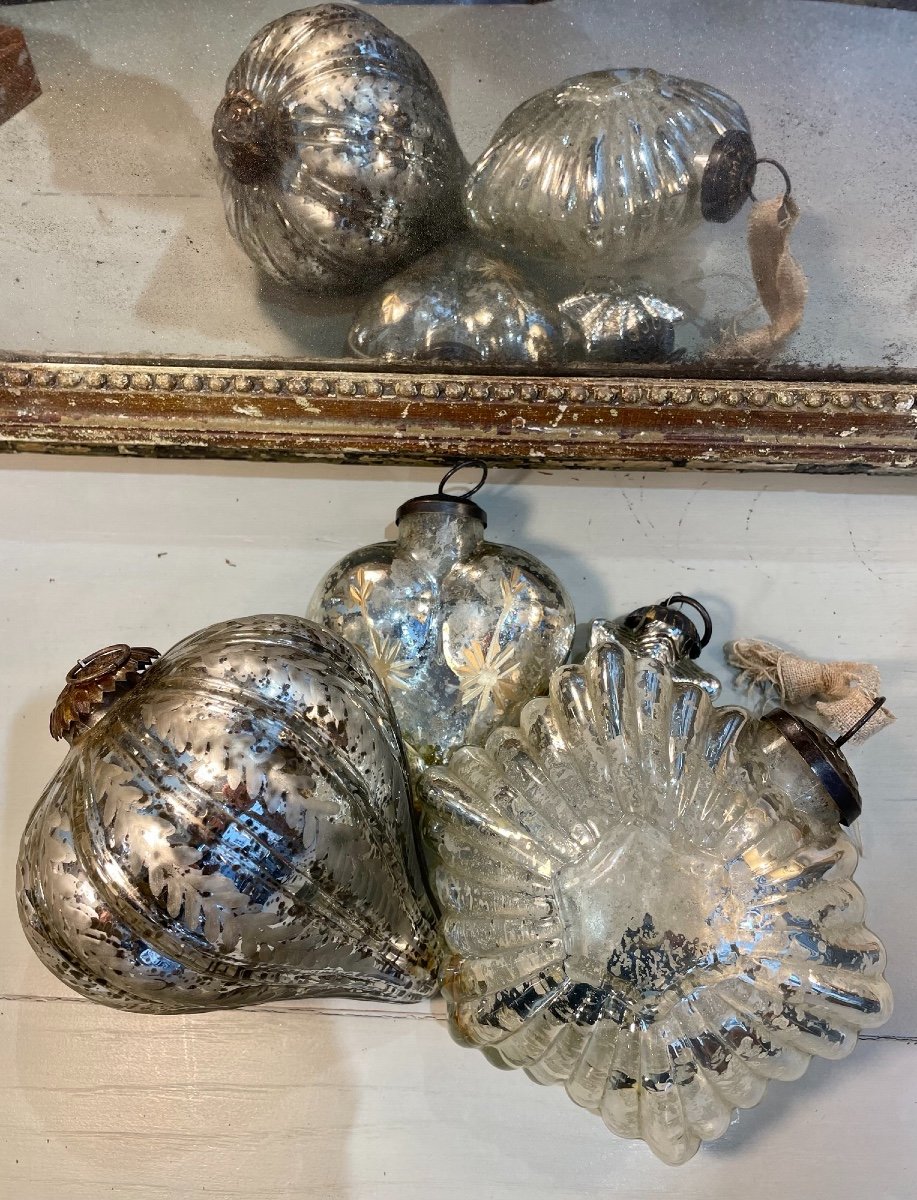 Ensemble De 4 Boules De Noël Ou Pardon En Verre églomisé Au Mercure XIX Eme Siècle Ancien