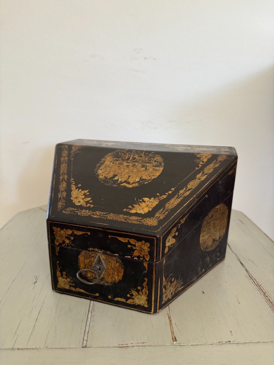 Old And Rare Mail Box In Canton Chinese Lacquer, 19th Century With Its Key-photo-2