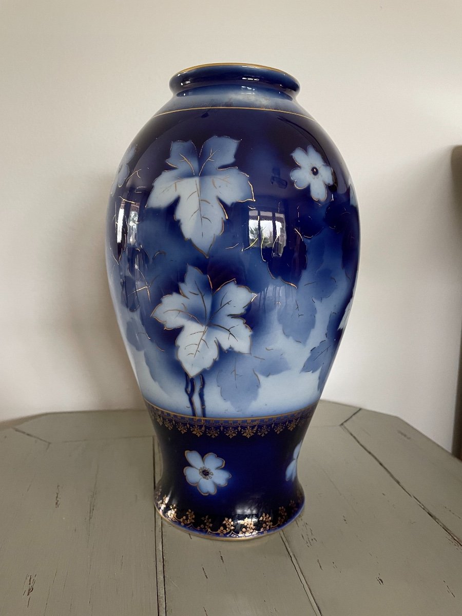 Grand Vase Bleu En Porcelaine Décor Floral Epoque Début XX ème