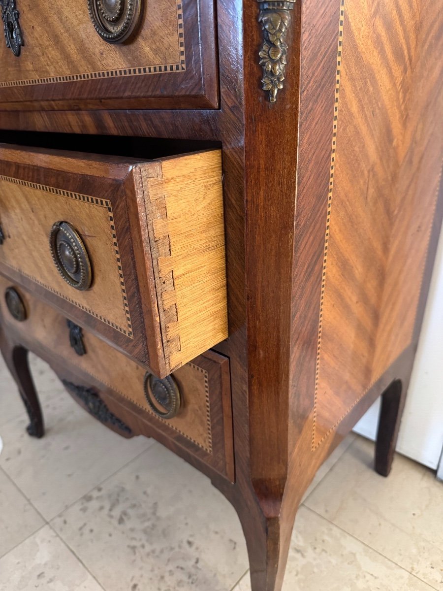 Very Small Louis XV Style Transition Period Mid-20th Century Marquetry Chest Of Drawers-photo-7