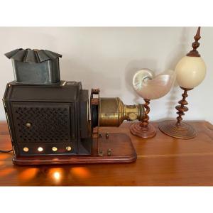 Old Magic Lantern Projector From La Radieuse Jg&co Paris Early 20th Century