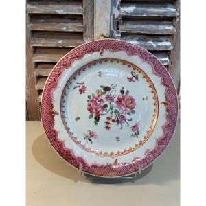 Ancienne Assiette En Porcelaine De Chine Compagnie Des Indes Epoque XVIII ème Famille Rose