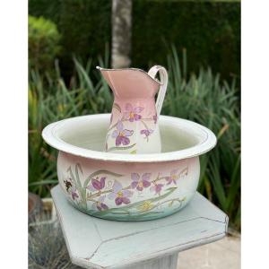 Very Charming Toilet Set Washbasin And Box In Enameled Sheet Metal With Floral Motif, Circa 1900