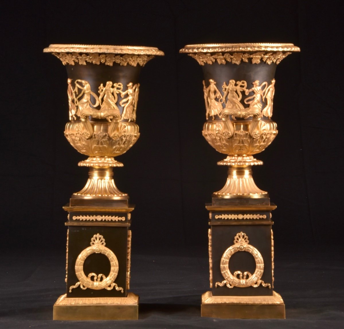 Une paire de vases/urnes Médicis Empire attribuées à Pierre-Philippe Thomire (Fr. 1731-1843)-photo-2