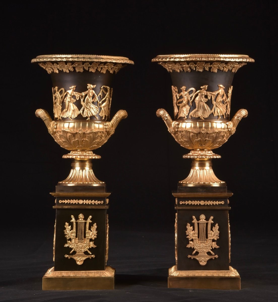 Une paire de vases/urnes Médicis Empire attribuées à Pierre-Philippe Thomire (Fr. 1731-1843)-photo-2