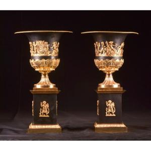 A Large Pair Of Medici Vases/urns From The 19th Century, Napoleon III