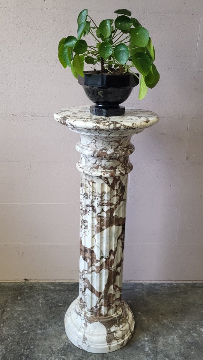 Large Veined Marble Column With Large 44 Cm Diameter Top