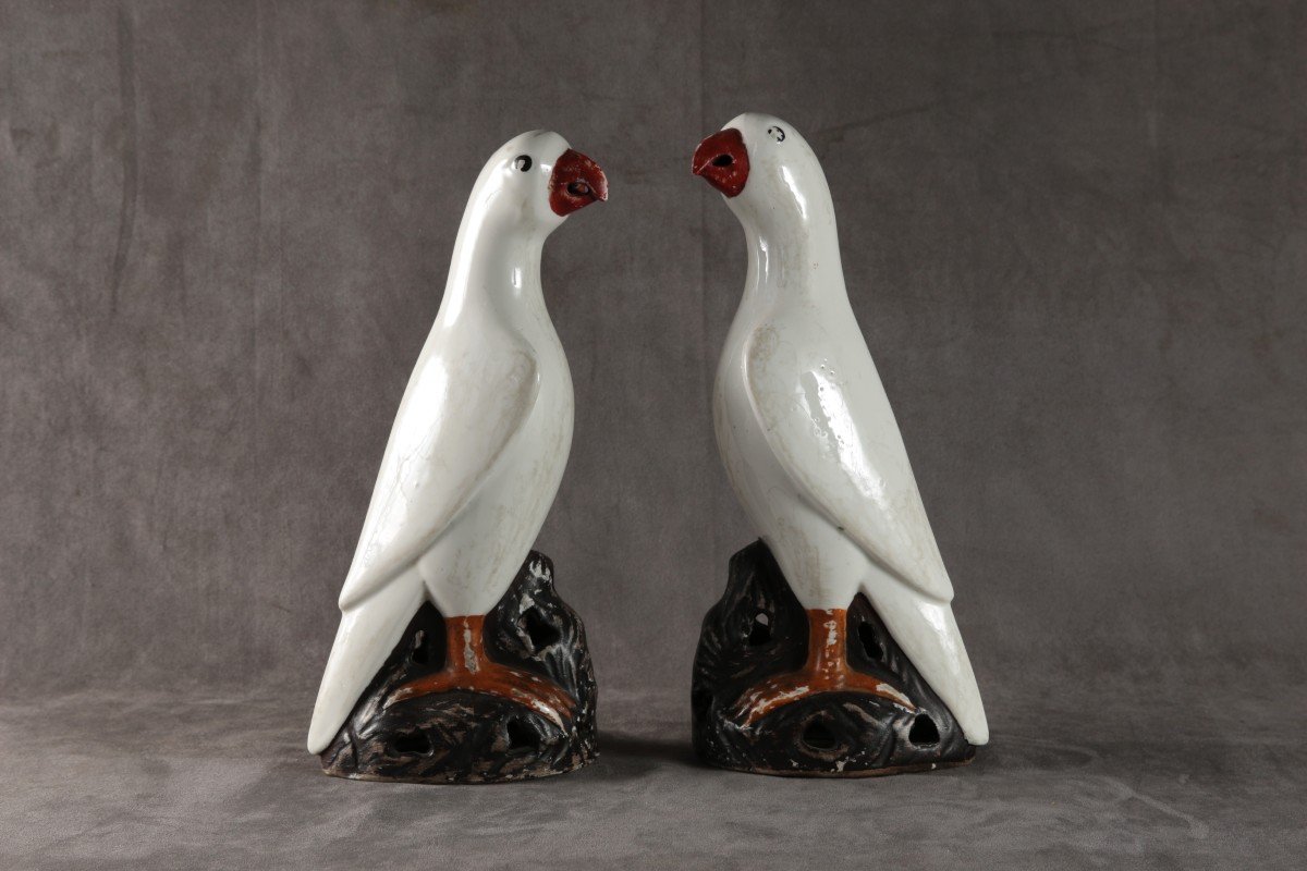 Pair Of Porcelain Parrots, China, Qing Dynasty, 18th Century -photo-3