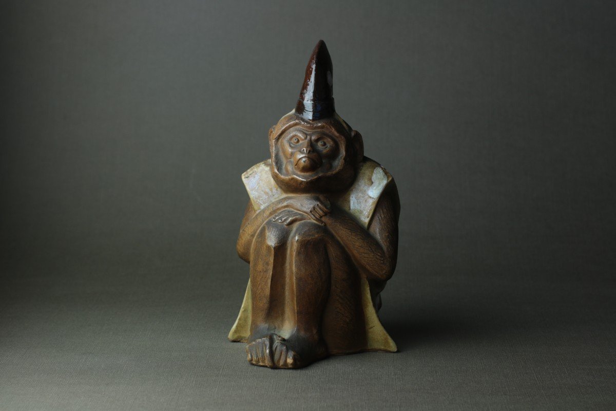 Ceramic Sculpture - Monkey In Shinto Garb By Shinkai Kanzan (1912-2011) Japan - Signed