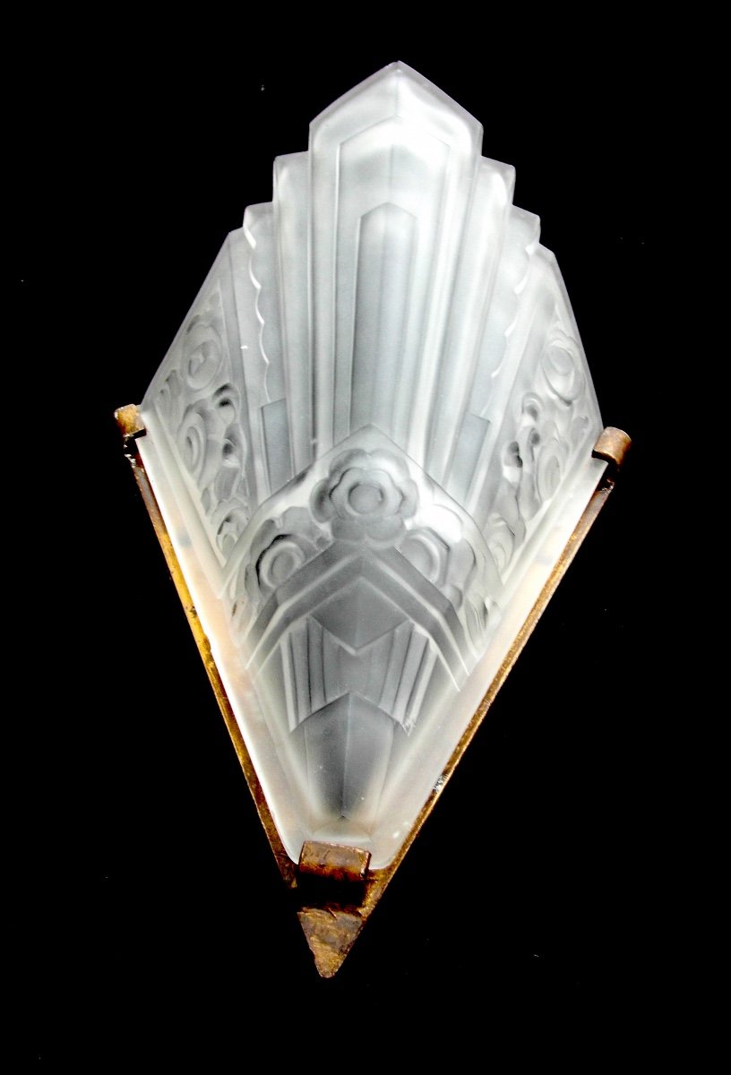 Beautiful Large Pair Of Art Deco Wall Lights In Pressed-cut Glass By Sebv, Era Muller Daum Lalique-photo-3