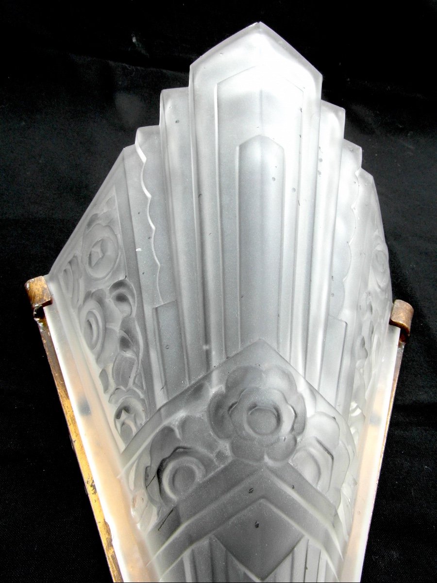 Beautiful Large Pair Of Art Deco Wall Lights In Pressed-cut Glass By Sebv, Era Muller Daum Lalique-photo-4