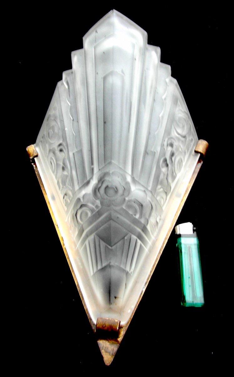 Beautiful Large Pair Of Art Deco Wall Lights In Pressed-cut Glass By Sebv, Era Muller Daum Lalique-photo-1