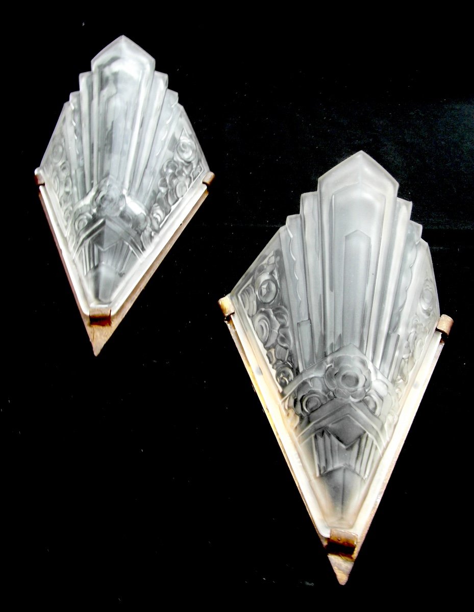 Beautiful Large Pair Of Art Deco Wall Lights In Pressed-cut Glass By Sebv, Era Muller Daum Lalique-photo-2