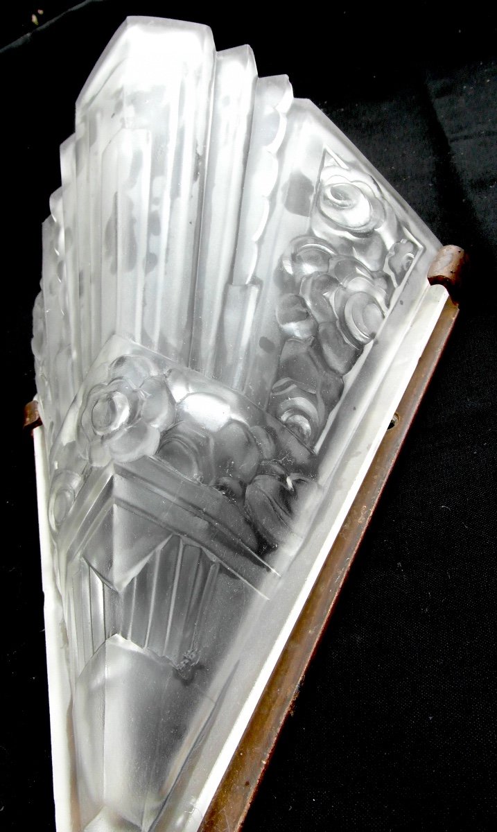 Beautiful Large Pair Of Art Deco Wall Lights In Pressed-cut Glass By Sebv, Era Muller Daum Lalique-photo-3