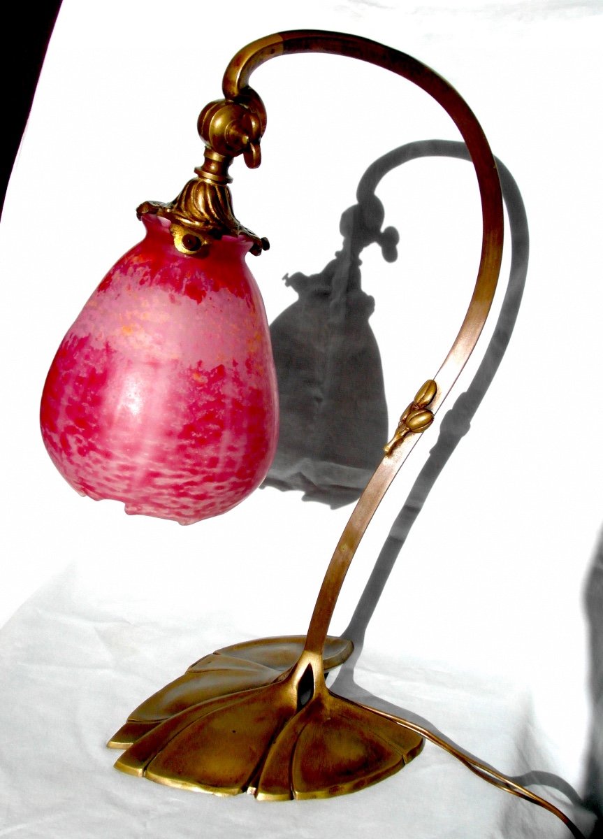 Beautiful 1900 Lamp With Large Daum Tulip Scalloped On The Piece And Period Bronze Water Lily Base-photo-2