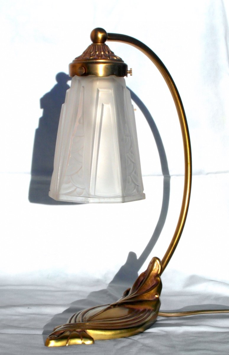 Belle Lampe Art-déco Avec Tulipe Schneider Et Pied De Lampe De P. Lucas, Era Daum Galle Muller