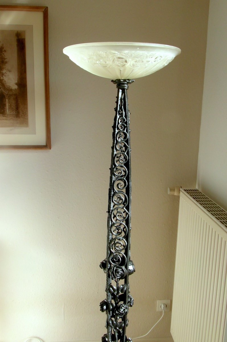 Superb Art Deco Floor Lamp With Wrought Iron Roses, Era Daum Kiss Brandt Degue 1920-photo-3