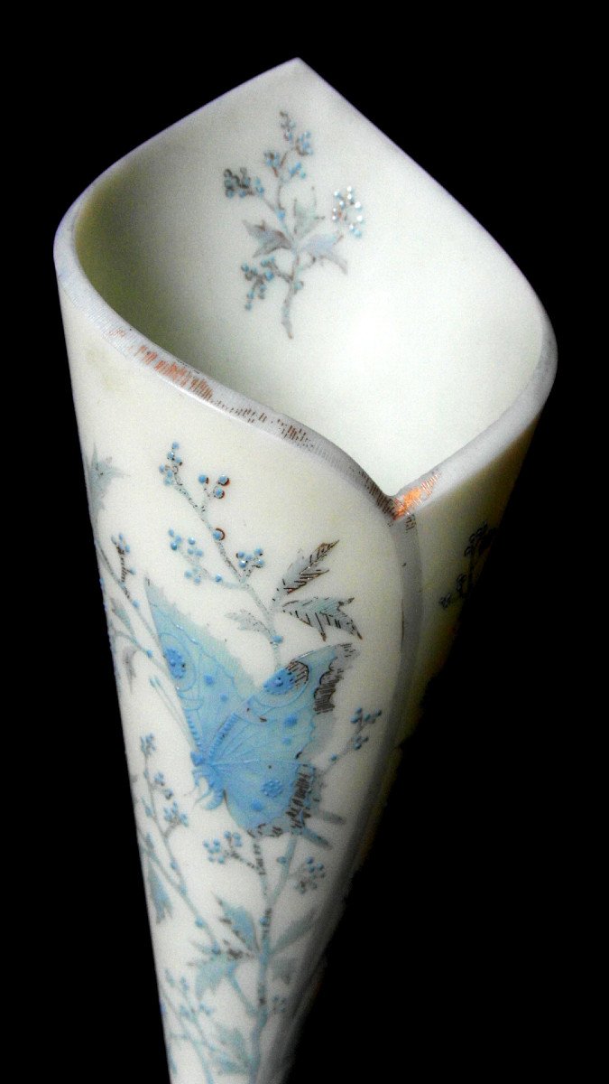 Charming Napoleon 3 Cornet Vase In Opaline -photo-4