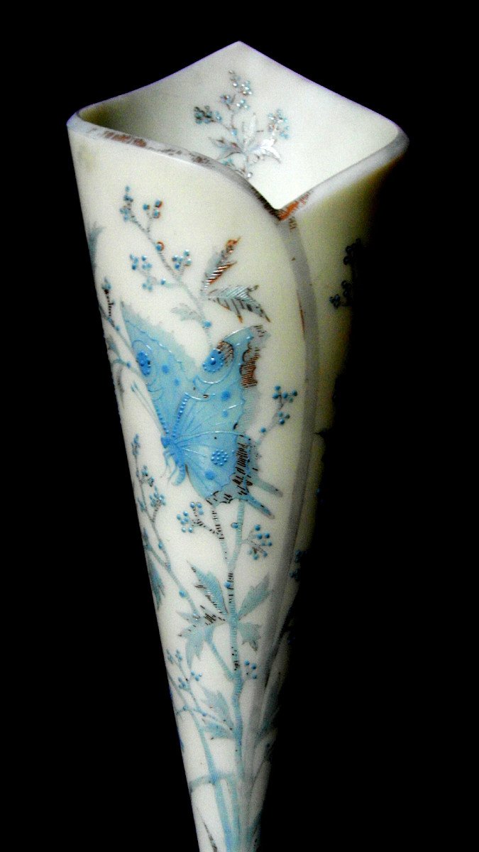 Charming Napoleon 3 Cornet Vase In Opaline 