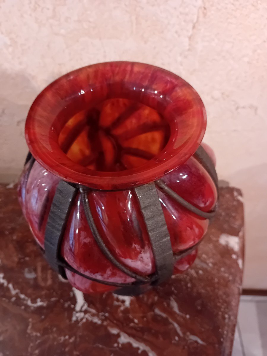 Daum Majorelle Vase En Verre Soufflé Dans Une Armature Métallique -photo-3