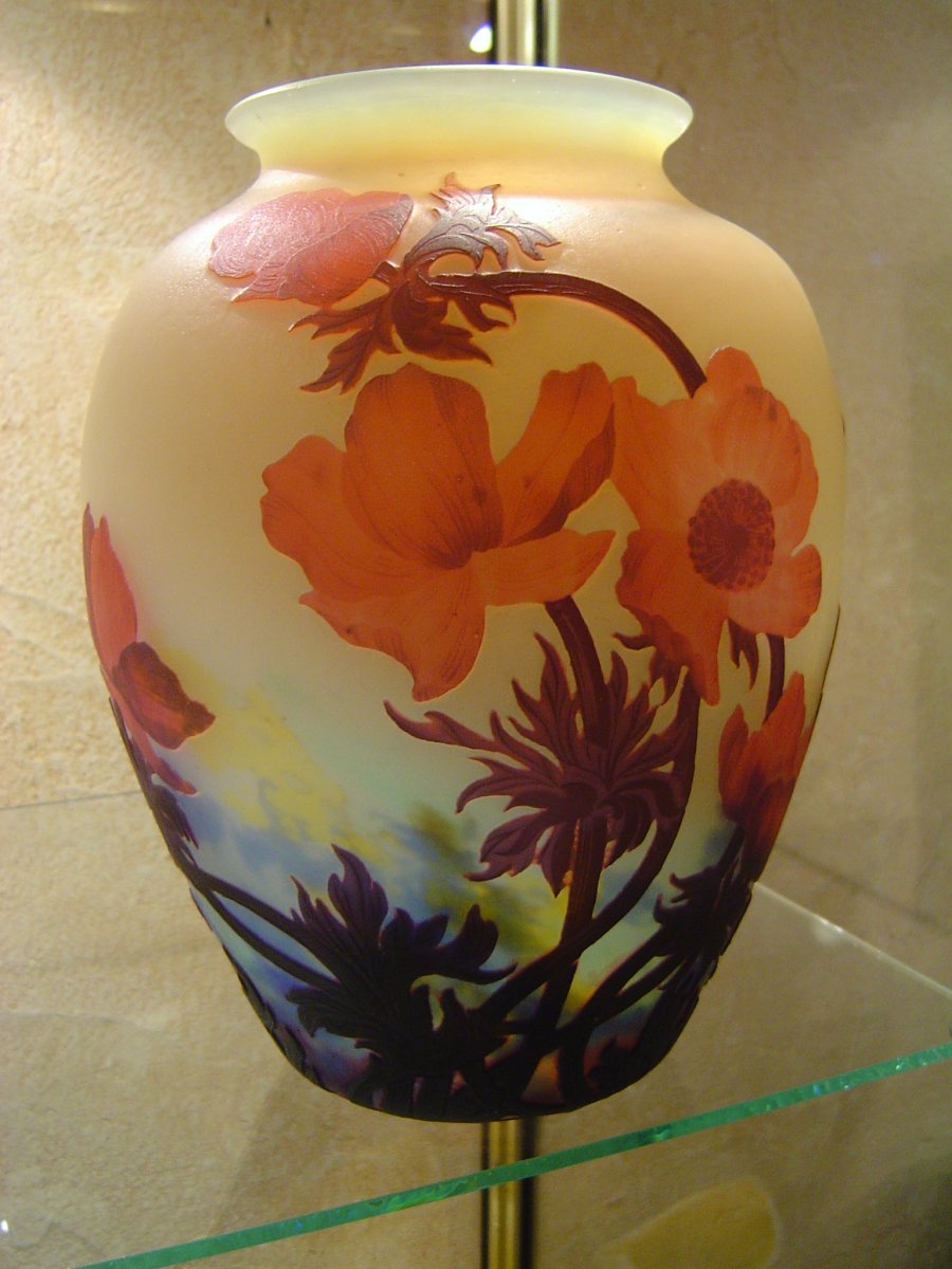 Vase Boule En Verre Multicouches Freres Muller Decor Aux Anemones