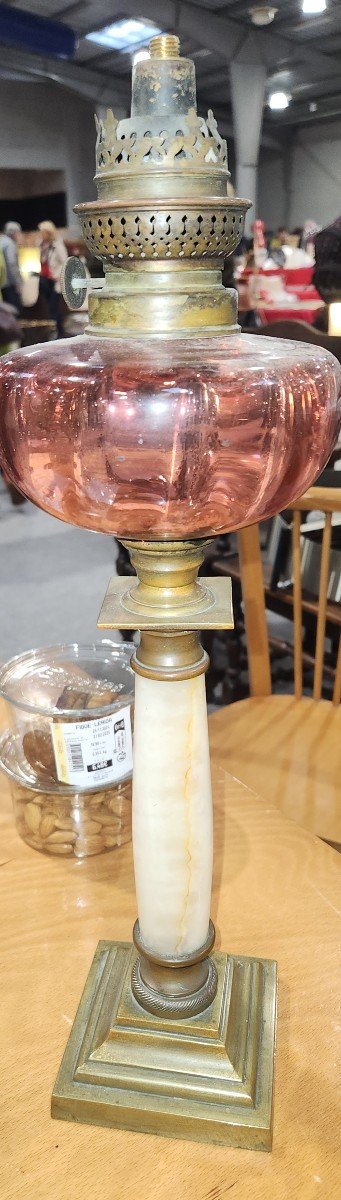 Lampe à Pétrole 19eme Réservoir En Verre Rose