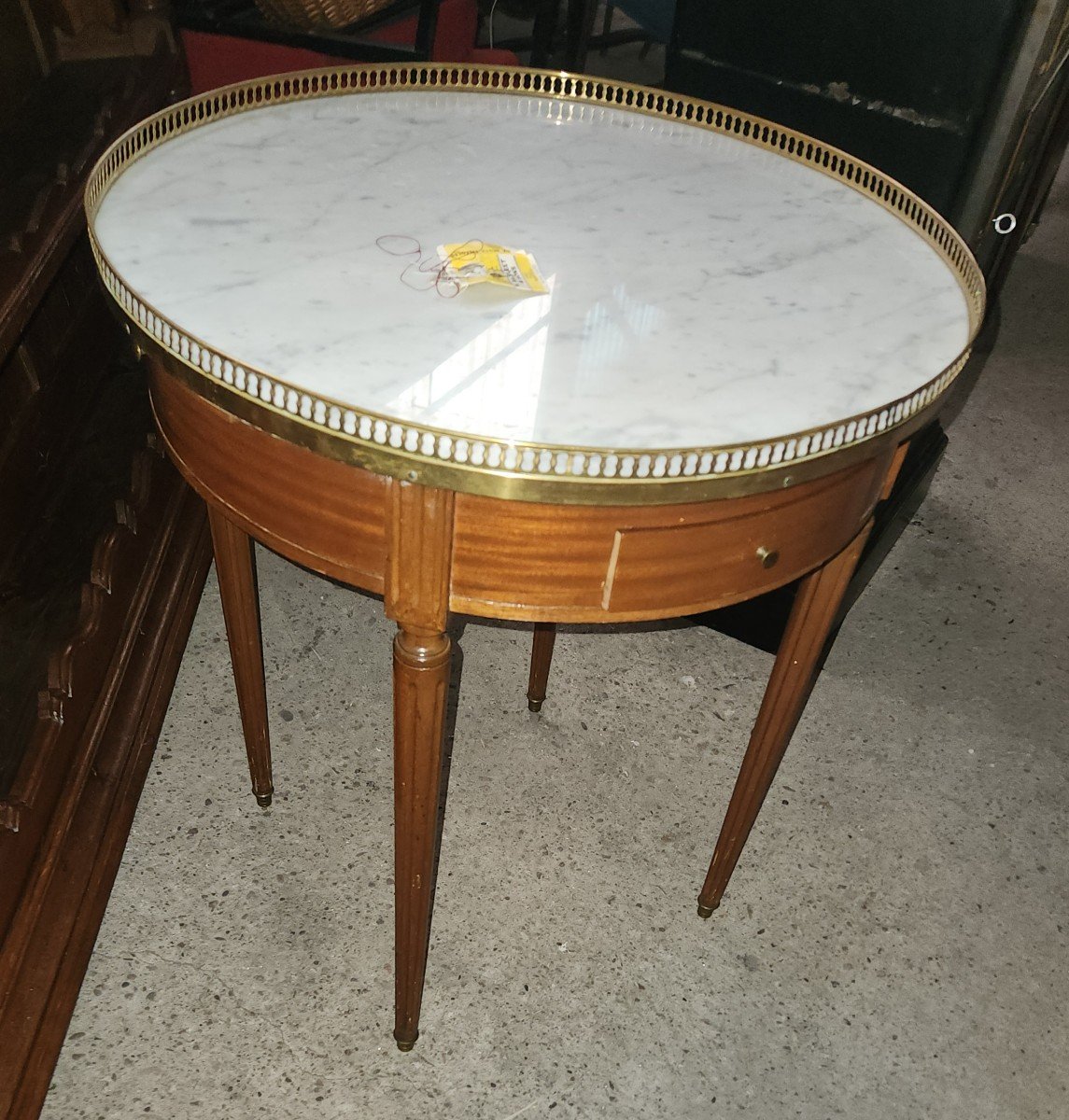 Early 20th Century Bouillotte Table In Mahogany White Marble Top With Brass Trim 