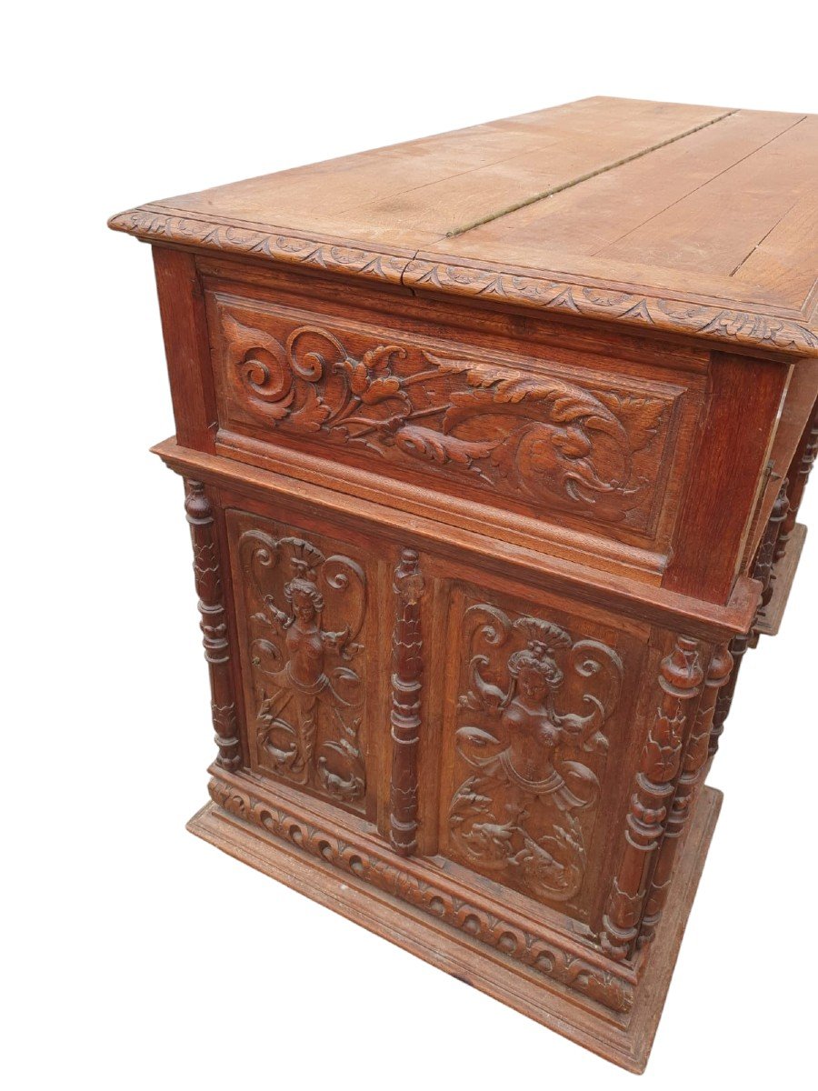 Highly Carved Counter From The Late 19th Century Serving As A Reception Counter In A Relais Château -photo-2