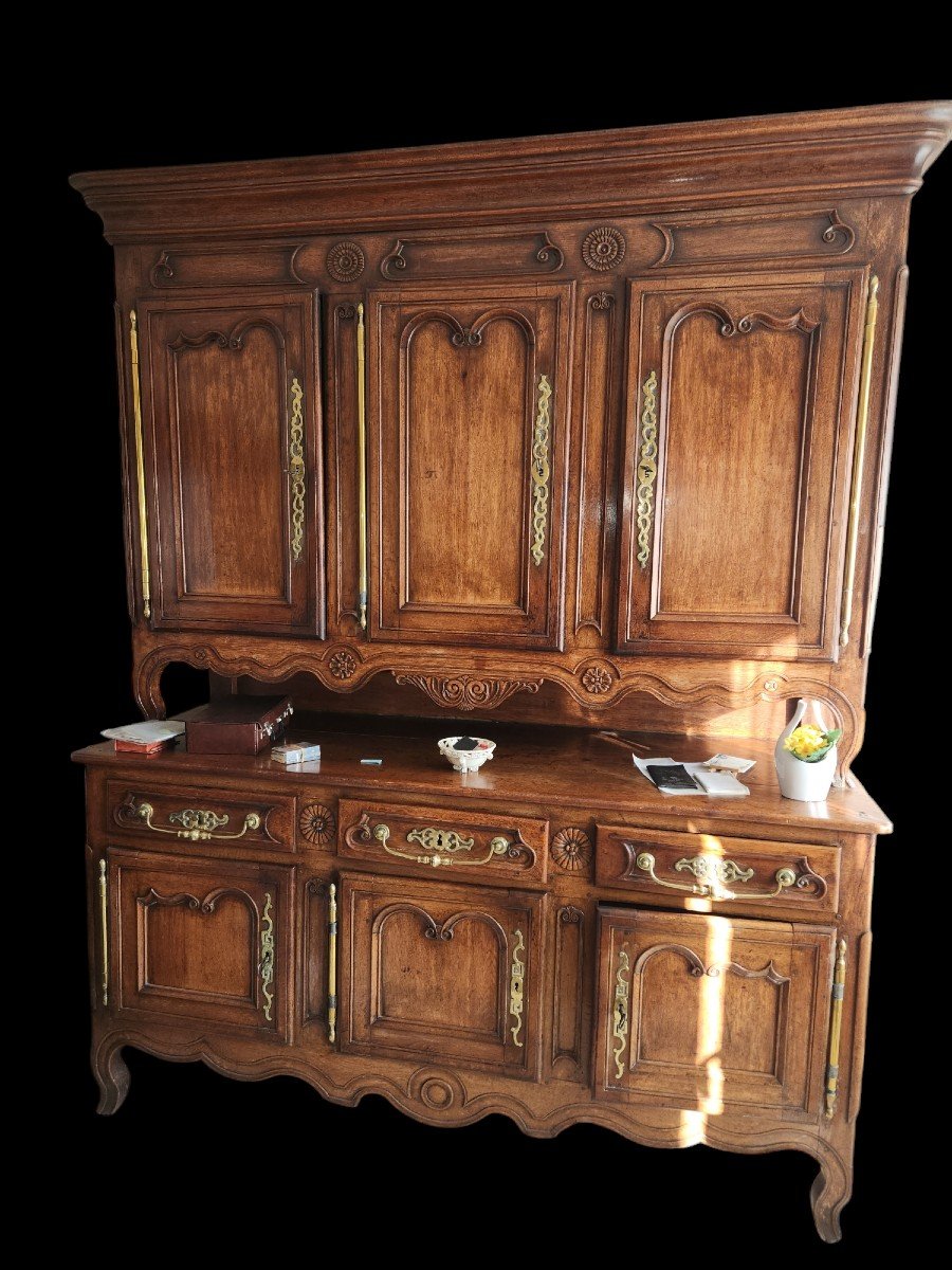 Early 19th Century Lorraine Buffet In Oak With 6 Doors And 3 Drawers 